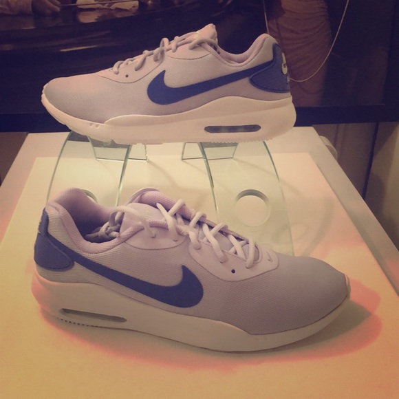 Nike Shoes - WMNS NIKE AIR MAX OKETO SIZE 11